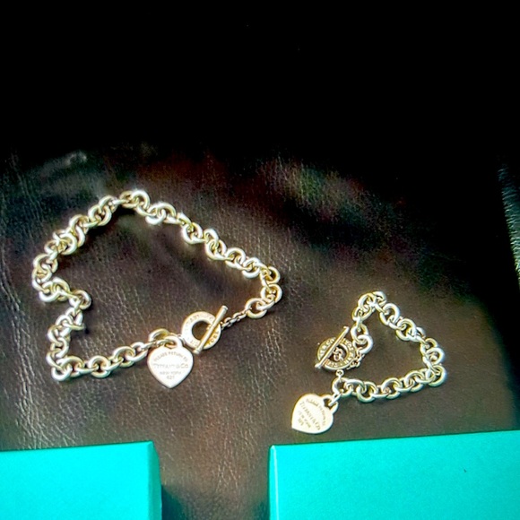 TIFFANY HEART TAG TOGGLE NECKLACE AND BRACELET

NECKLACE 16 in

LIKE NEW - Picture 1 of 13